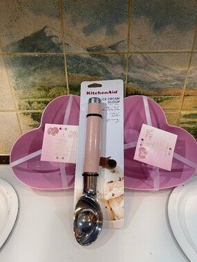 Sundae Night Set 💕 KitchenAid Scoop + Paris Hilton Heart Bowls 8pc Giftable